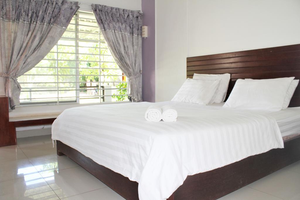 My Parents Guesthouse Kampot Esterno foto
