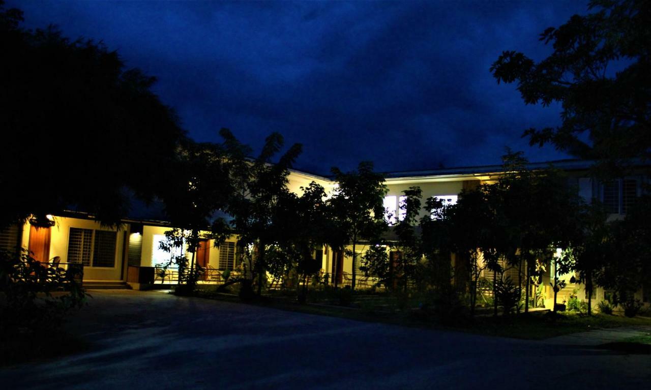 My Parents Guesthouse Kampot Esterno foto